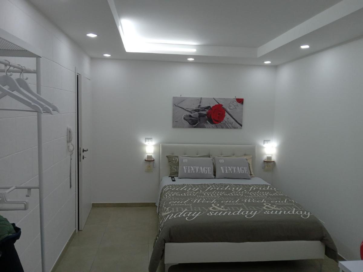 Capri House Apartment Fasano Bagian luar foto